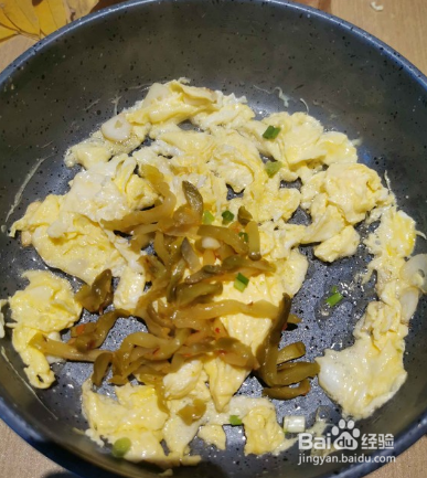 榨菜丝炒鸡蛋