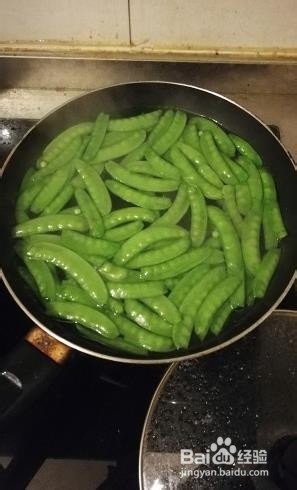 超脆爽的荷兰豆炒香肠