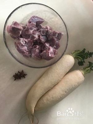 食补佳品萝卜猪骨汤的做法