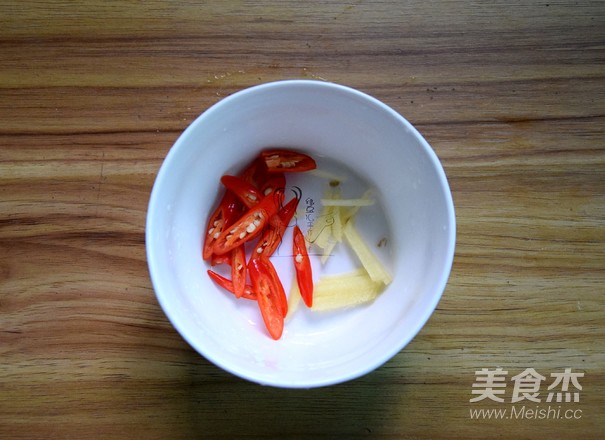 芹菜炒香干的做法