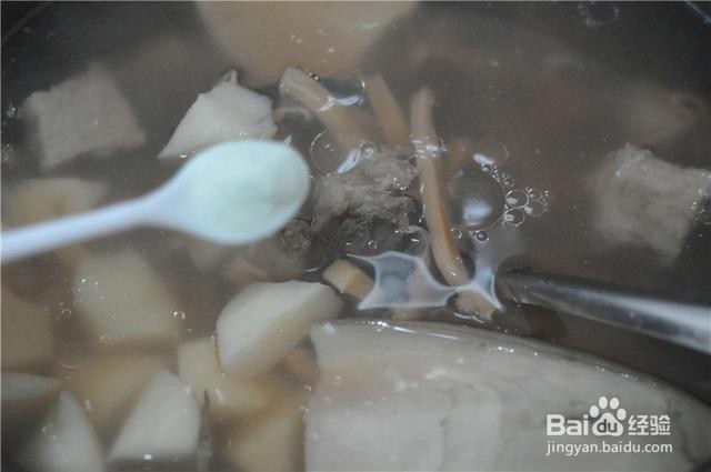 家庭自制芹菜烧墨鱼