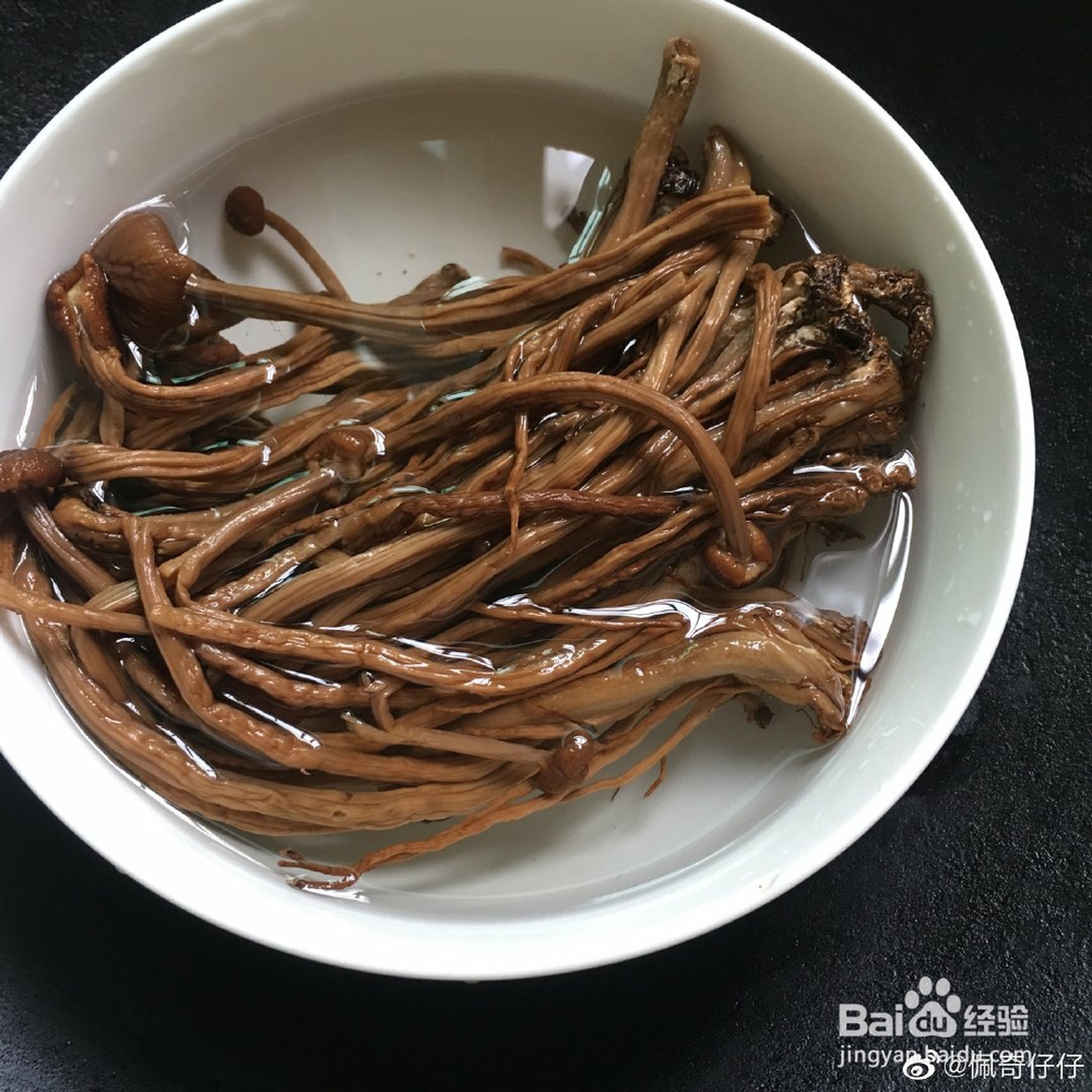 怎么吃都不腻的茶树菇土豆焖排骨