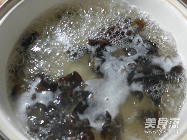 黑木耳煮汤圆