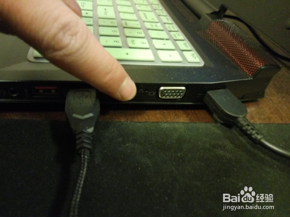 联想笔记本屏幕屏幕变红如何处理。