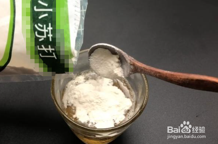白衣泛黄怎么洗最有效