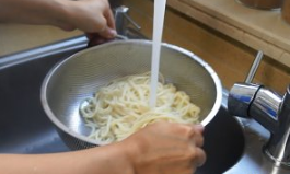 鸡蛋素炒面的做法