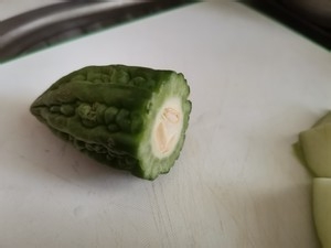 清新败火的青苹果苦瓜牛奶果汁