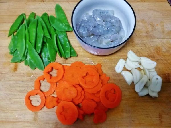 荷兰豆胡萝卜炒虾仁