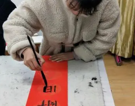 出入平安接百福,合家欢乐纳千祥怎么贴