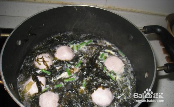 跟着做大家都喜欢的肉丸紫菜蛋花汤