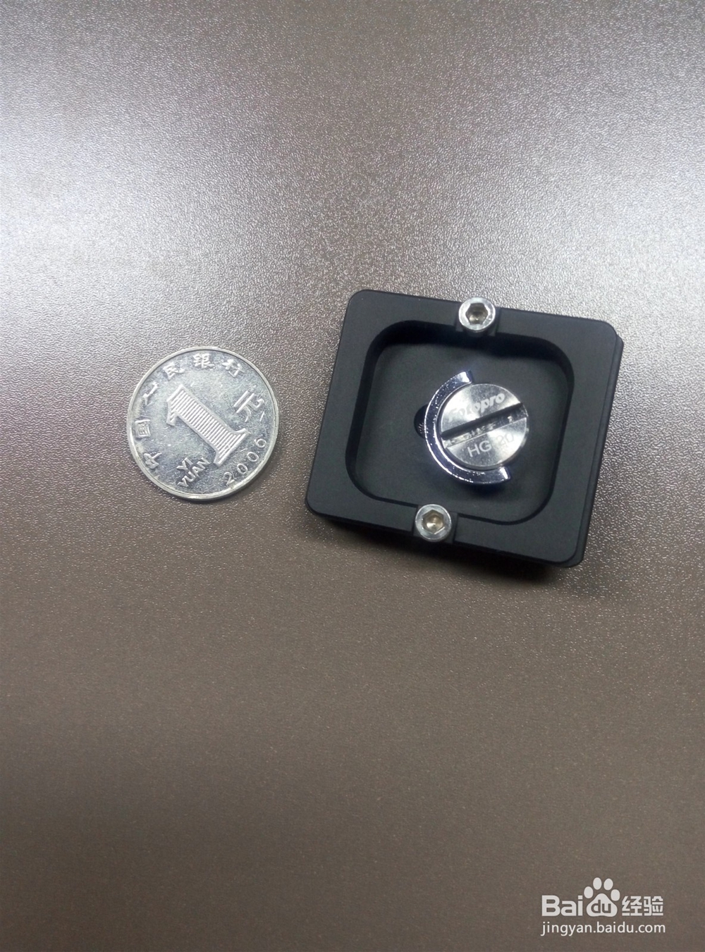 怎么把相机装在三脚架上