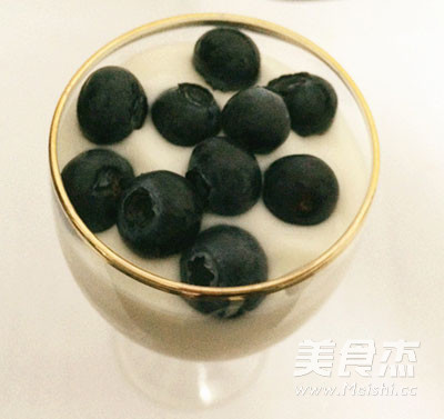 蓝莓酸奶杯的做法