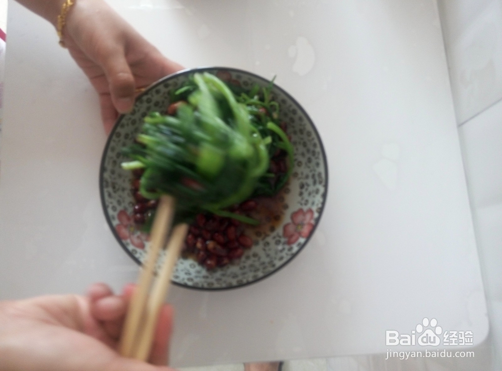 怎样制作果仁菠菜？