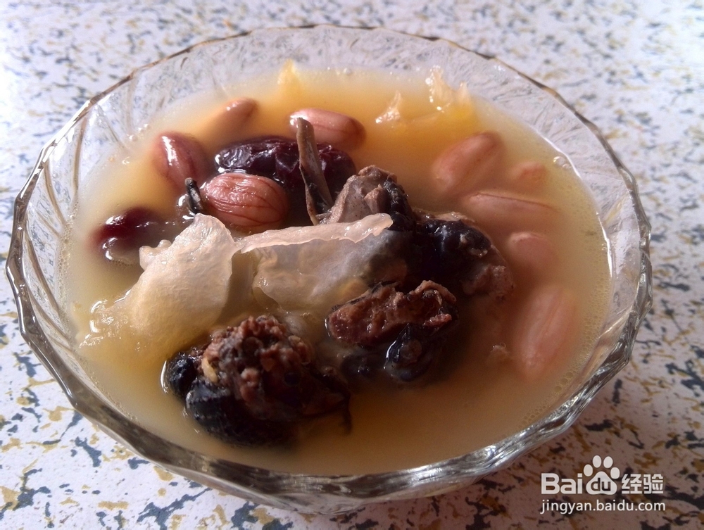 银耳红枣乌鸡汤：[3]经典美食
