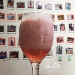 食补佳品快手草莓奶昔的做法