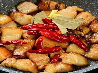红烧肉焖蛋怎么做