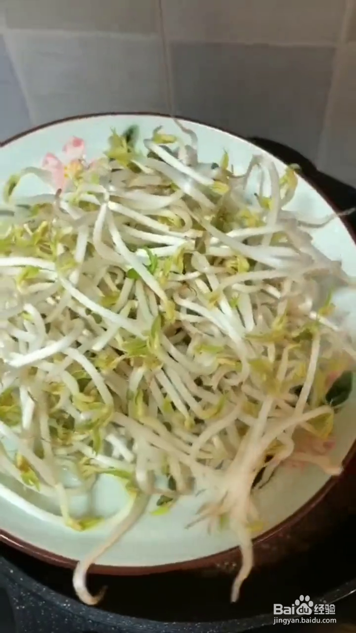 如何制作香辣好吃的肥肠血旺?