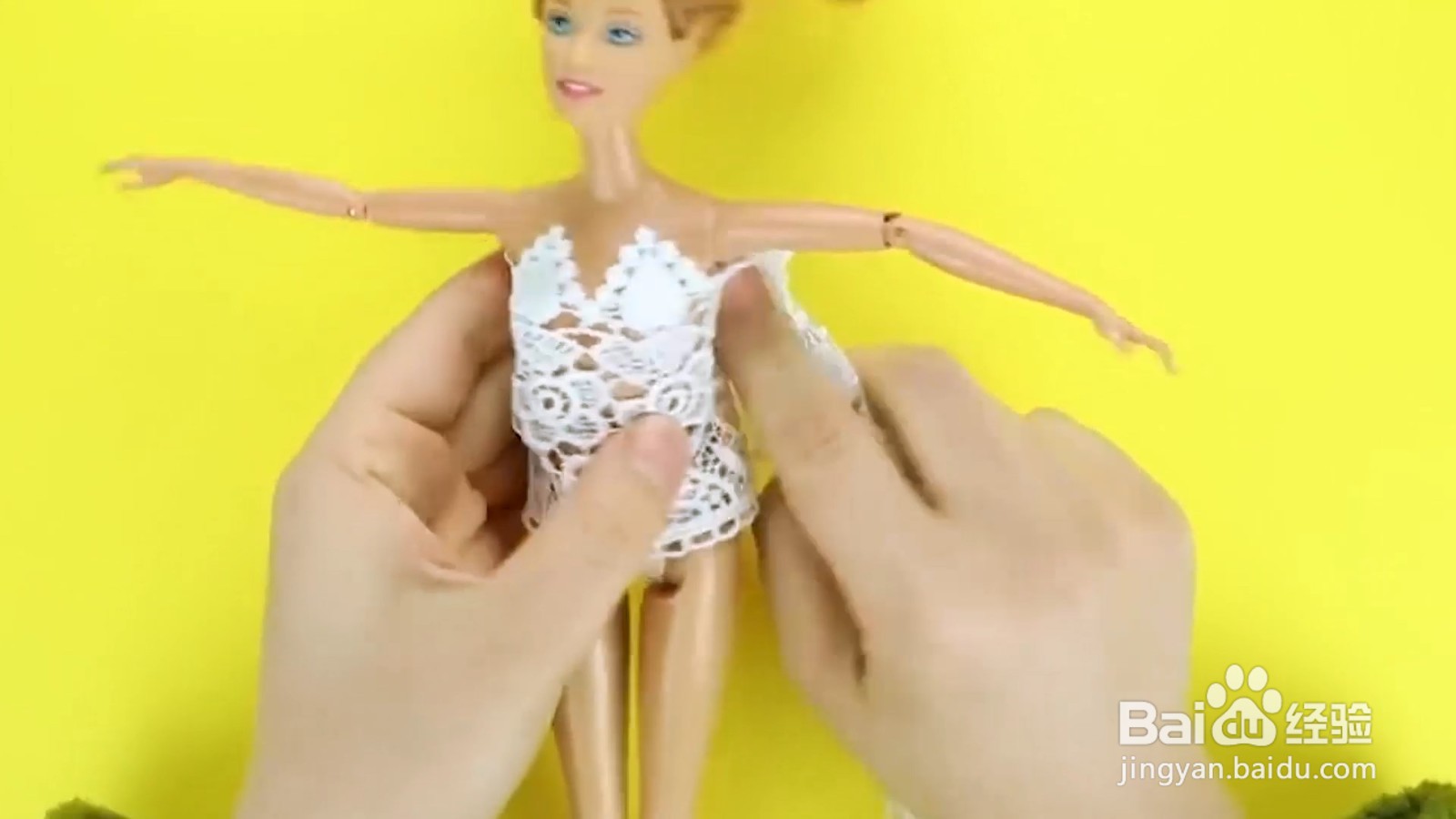 怎么给芭比娃娃制作蕾丝镂空上衣