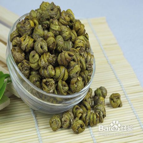 石斛平胃气而补肾虚,更医脚弱