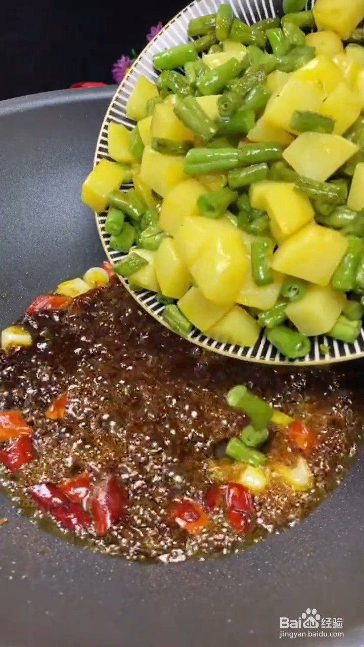 如何自制美味好吃的豆角土豆焖面