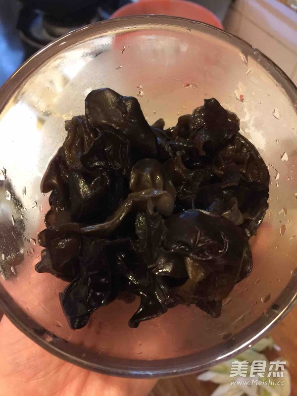 山药炒木耳的做法