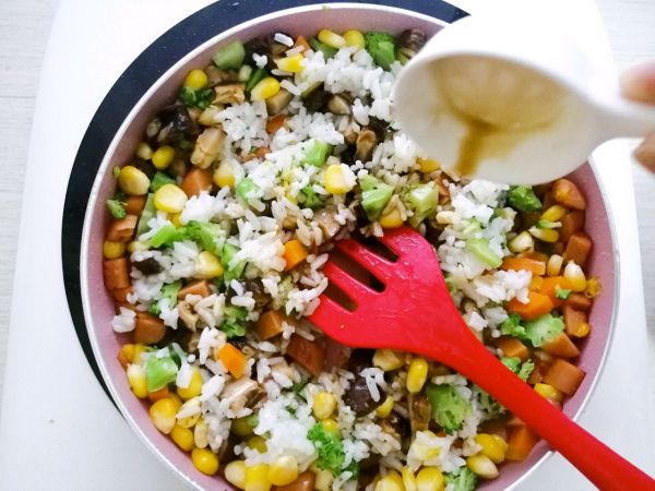 藜麦香菇香肠炒饭