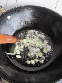 养生菜谱———洋葱炒猪肝