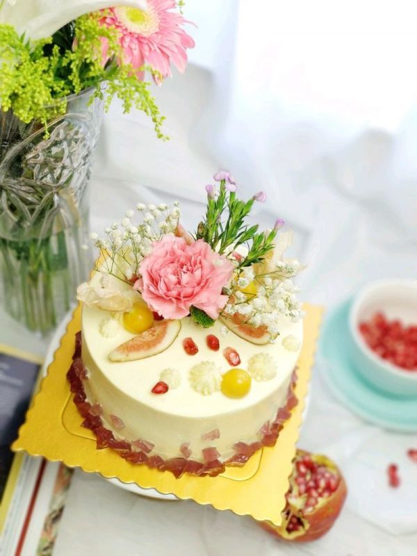 6寸处女座紫水晶鲜花蛋糕