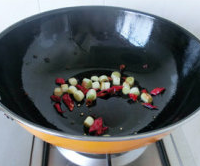 宫保鸡丁的常规做法