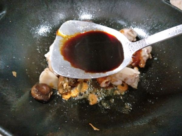 花生香菇煲猪尾