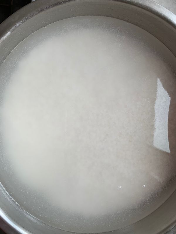 鲜肉咸蛋黄粽子