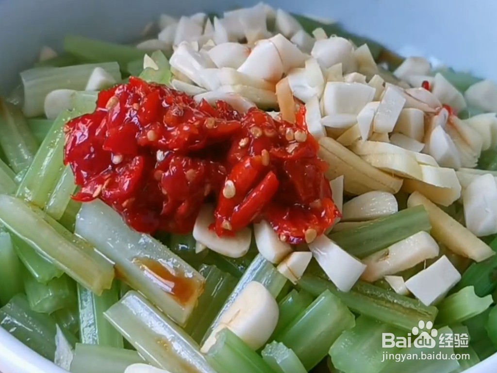 白萝卜和芹菜的碰撞