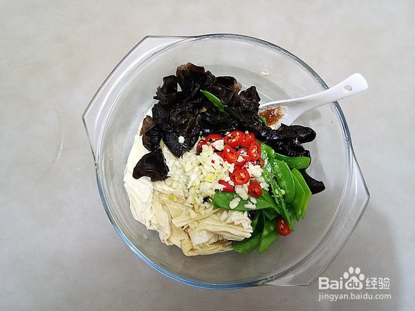 荷兰豆拌腐竹制作方法