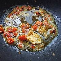 在家制作美味的蟹黄捞饭