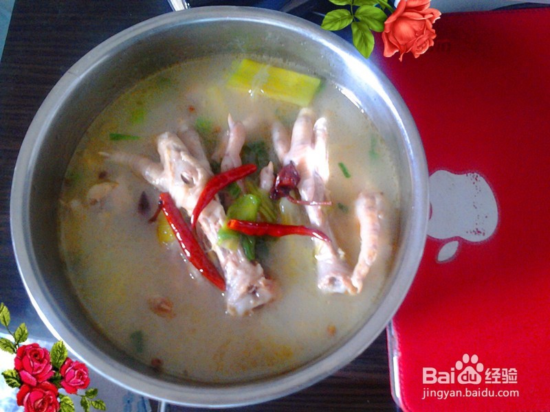 怎么做可以美容的小红椒清炖鸡掌