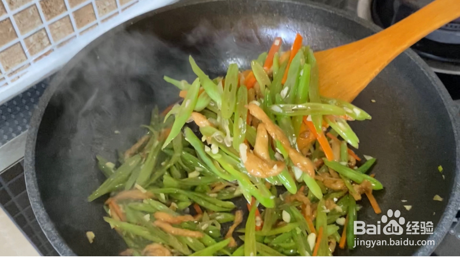 鸡胸肉炒豆角丝的做法