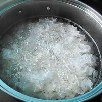 美容甜品之紫薯莲子银耳羹