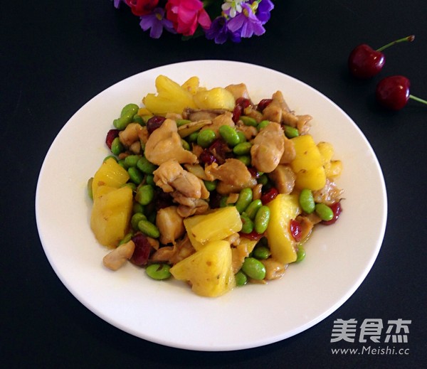 莓干三色鸡丁