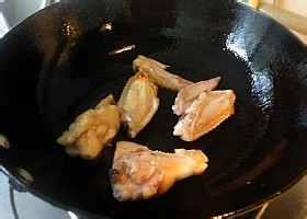 妈妈在家做的豉油鸡翼