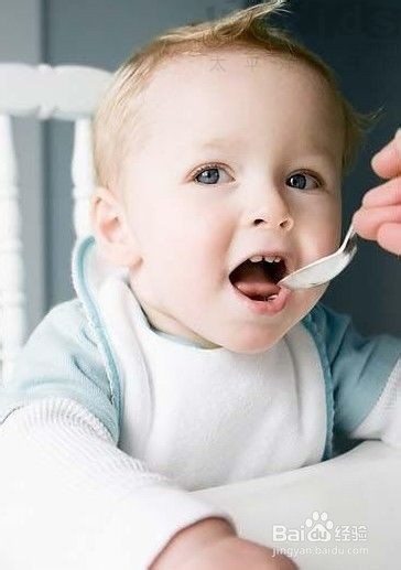 冬天干燥 让宝宝爱上喝水的6个办法