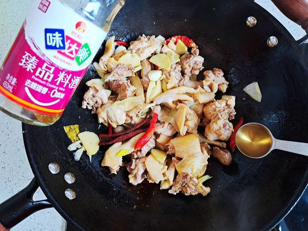 家常土豆炖鸡块