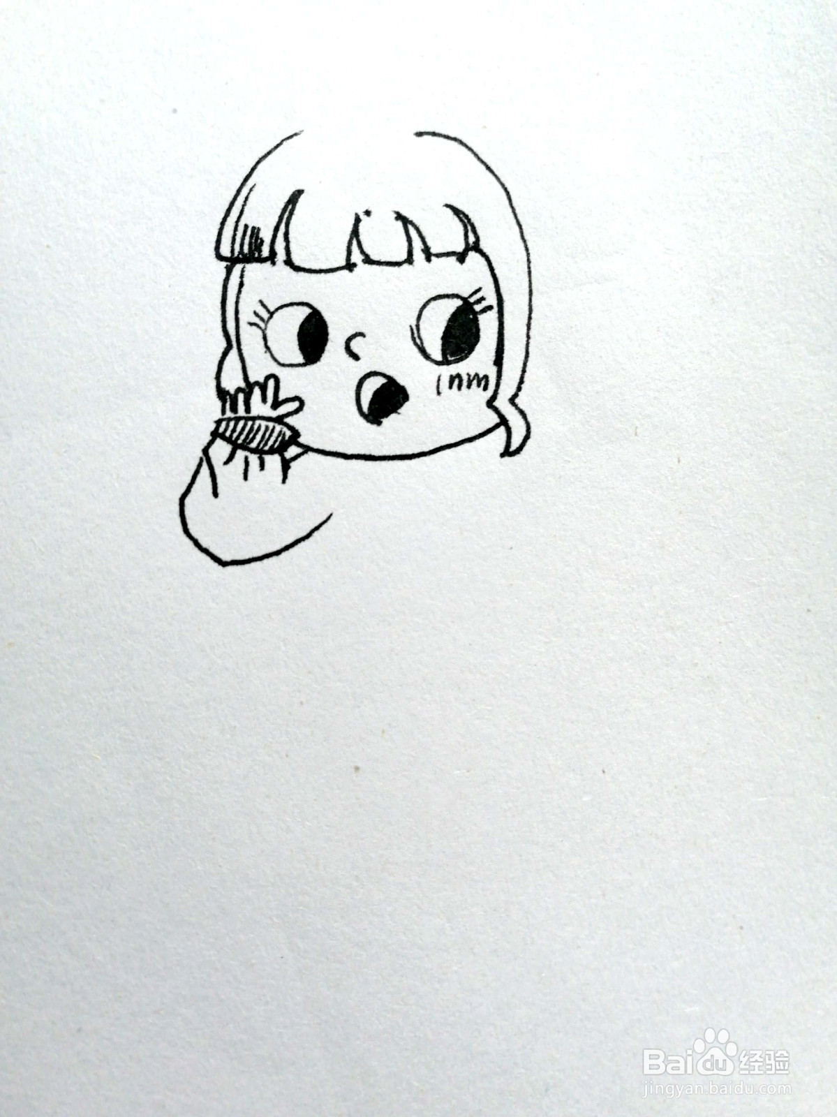 扎着发髻的女孩儿线描画怎么画