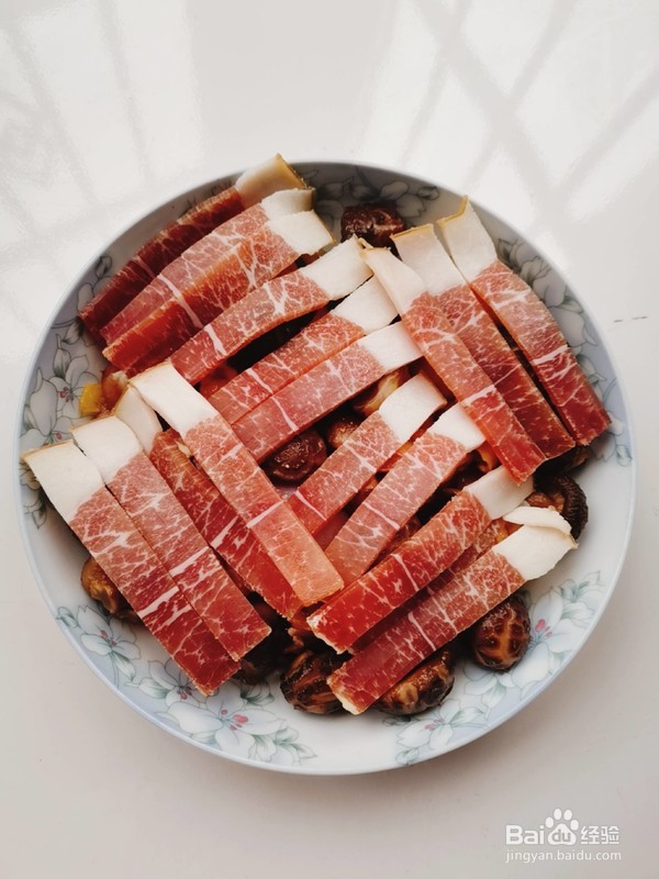 花菇火腿蒸鸡,快来尝尝