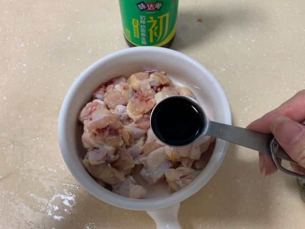 砂锅葱香鸡腿肉