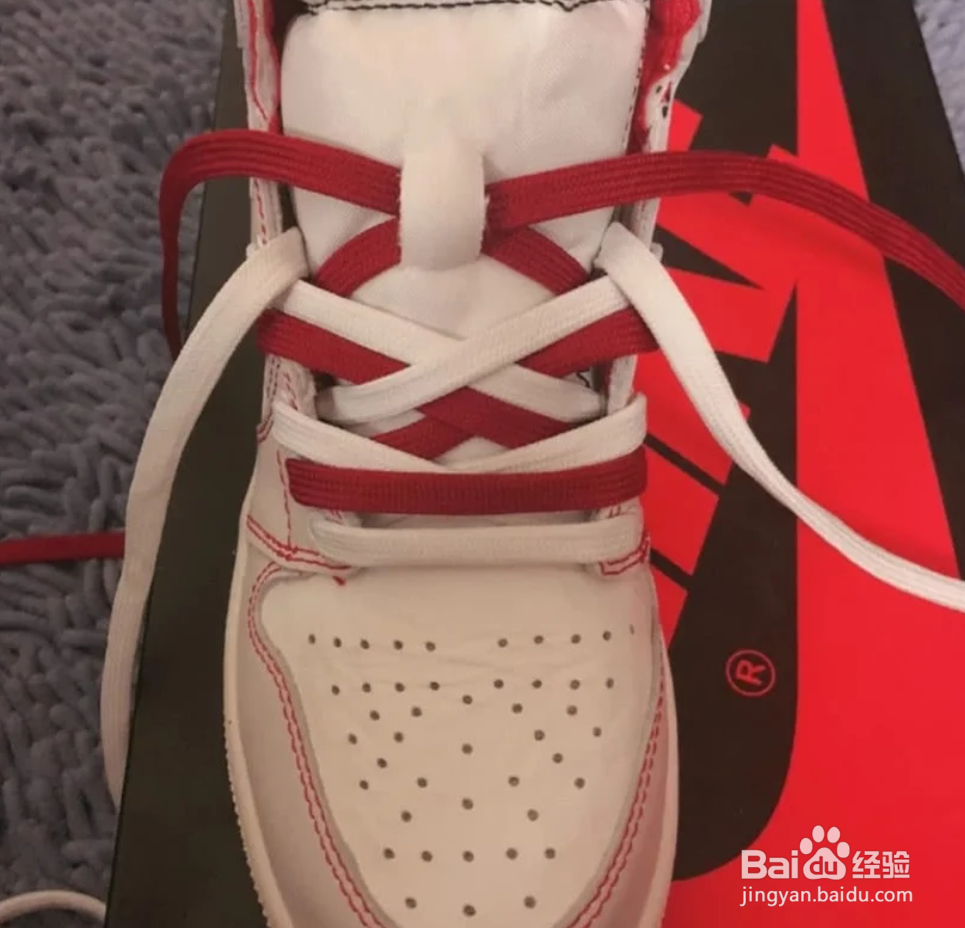 两根鞋带怎样绑一只鞋