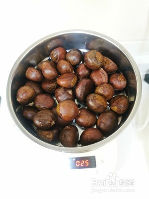 剥熟板栗壳的方法