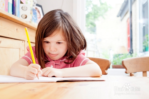 注意孩子平时“坏习惯”，预防近视眼