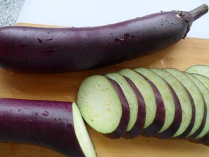 茄子炸面粉的做法