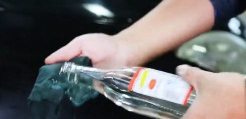 车漆上有擦不掉的污渍怎么办