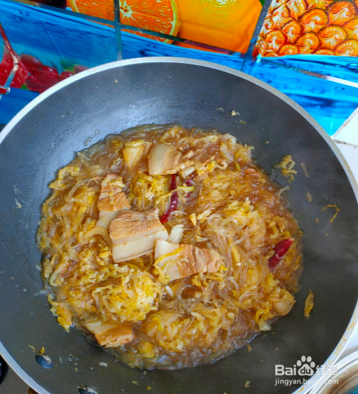 五花肉酸菜炖粉条，酸爽美味，好吃下饭